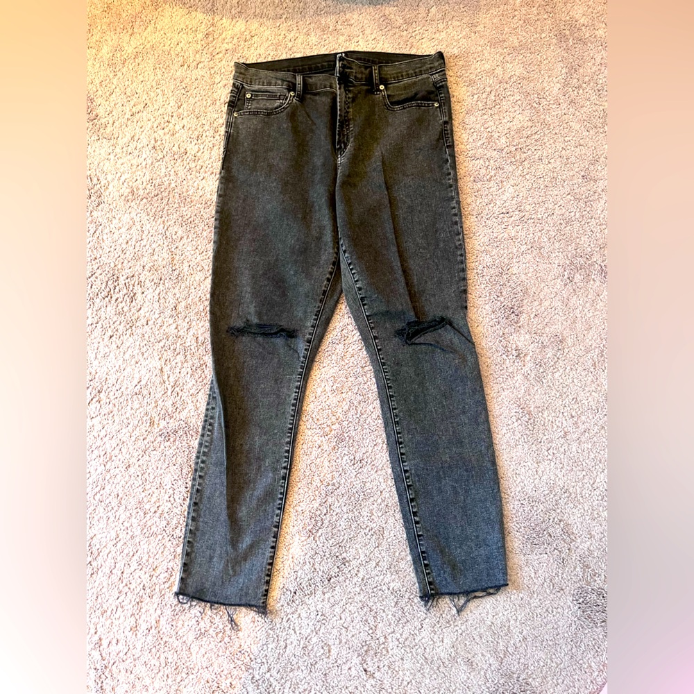 Gap skinny black ankle jeans with distressing - size 33 tall